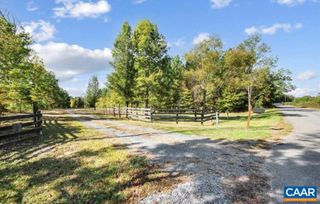 10239 HOWARDSVILLE RD, Howardsville, VA 24562