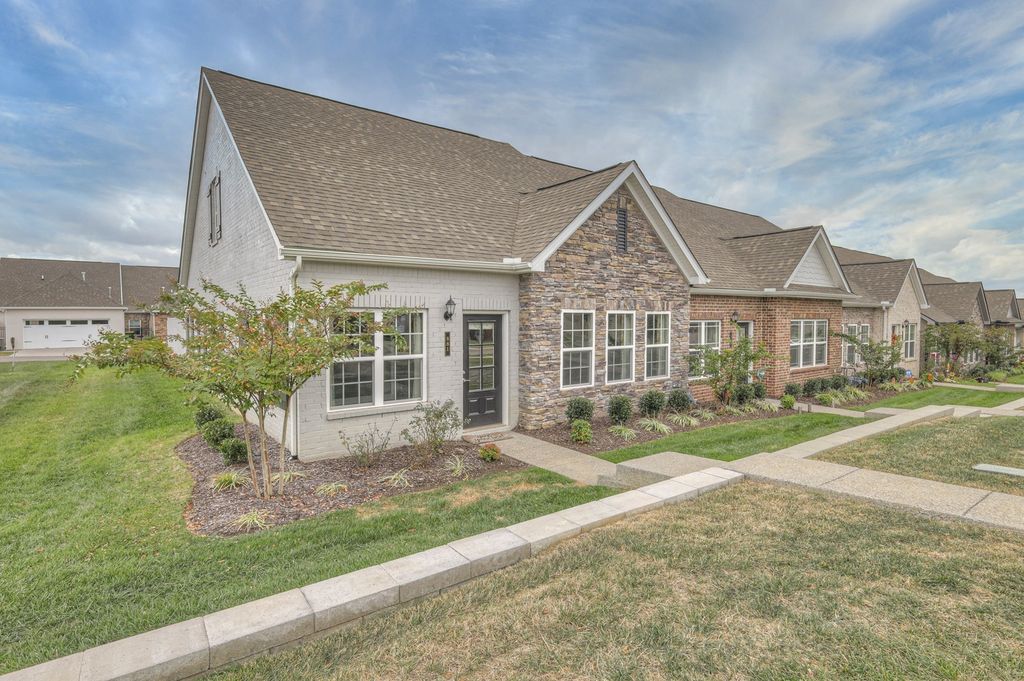 881 Meadowcrest Way, Lebanon, TN 37090