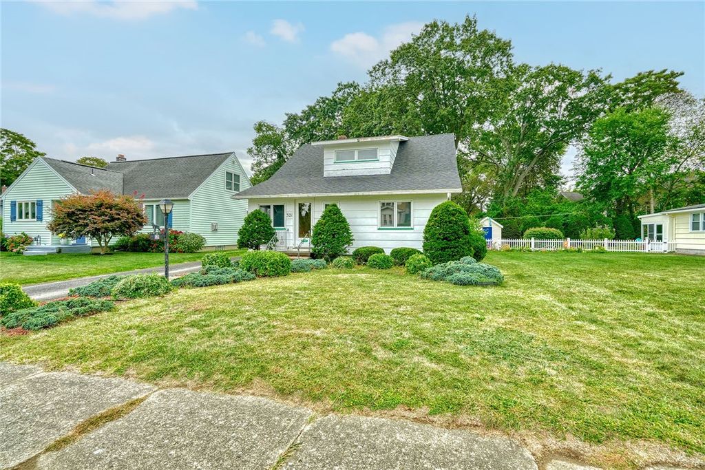 321 Wacona Ave, Irondequoit, NY 14622