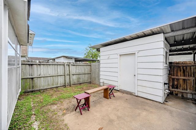 6975 Chasewood Drive, Houston, TX 77489