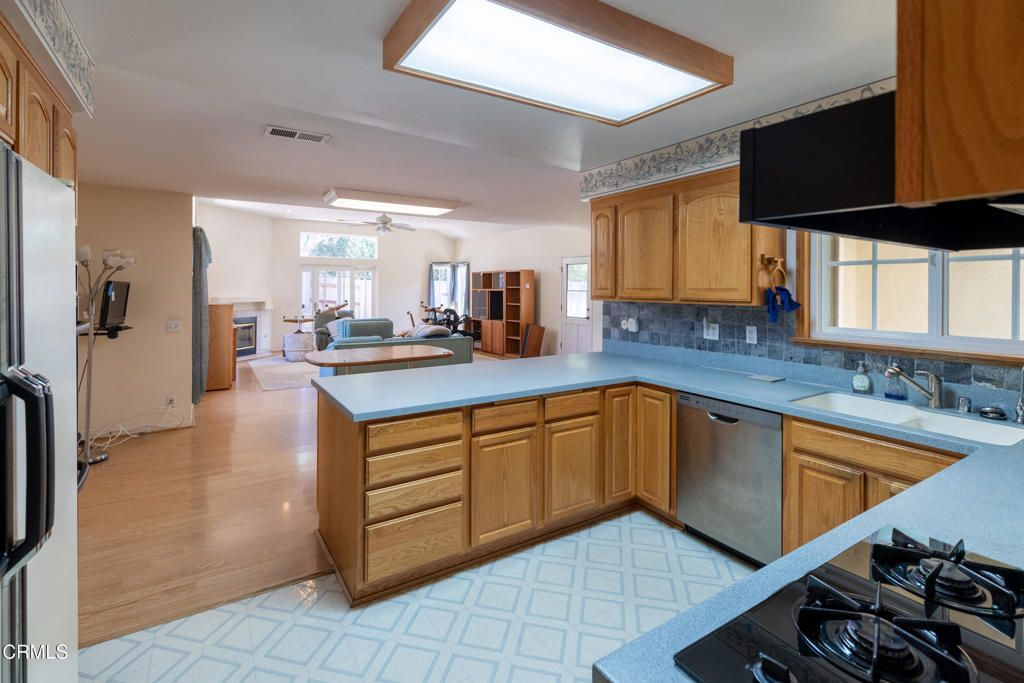 Image 10 of property listing at 215 Montebello Avenue, Ventura, CA 93004