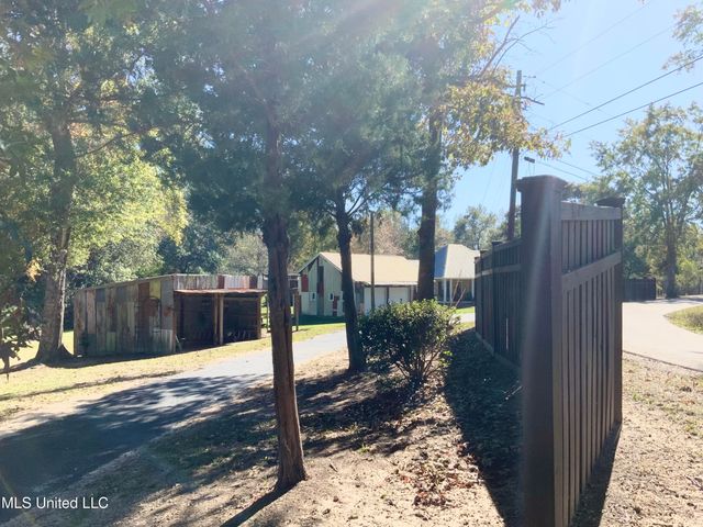 121 Tripp Lane, Carriere, MS 39426