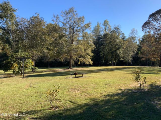 121 Tripp Lane, Carriere, MS 39426