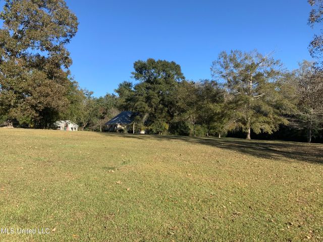121 Tripp Lane, Carriere, MS 39426
