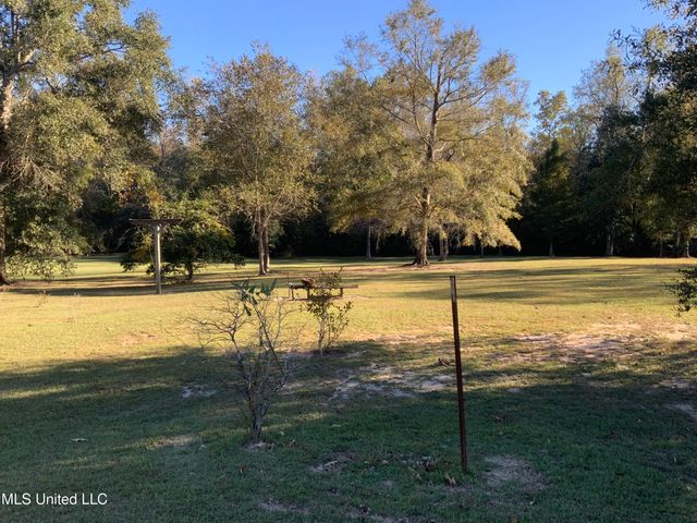 121 Tripp Lane, Carriere, MS 39426