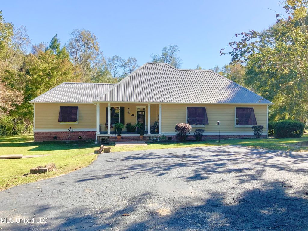 121 Tripp Lane, Carriere, MS 39426
