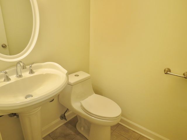 231 Charlotte Lane, Bolingbrook, IL 60440