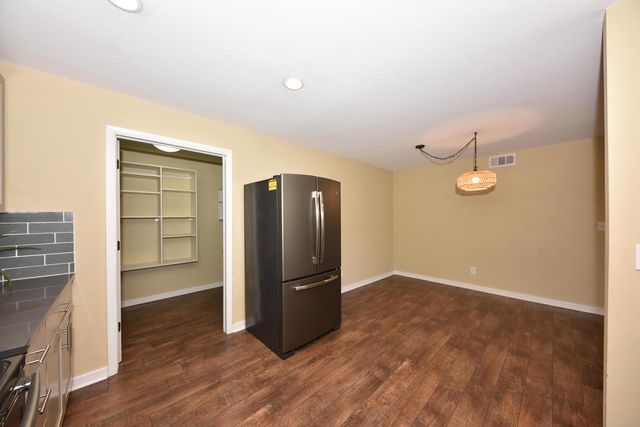 1612 Coachlight DRIVE, New Berlin, WI 53151