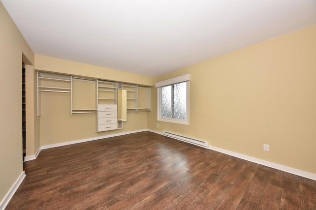 1612 Coachlight DRIVE, New Berlin, WI 53151