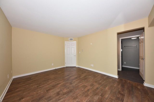 1612 Coachlight DRIVE, New Berlin, WI 53151