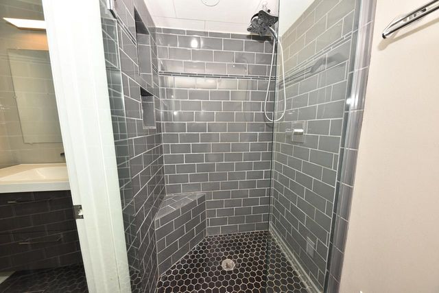 1612 Coachlight DRIVE, New Berlin, WI 53151