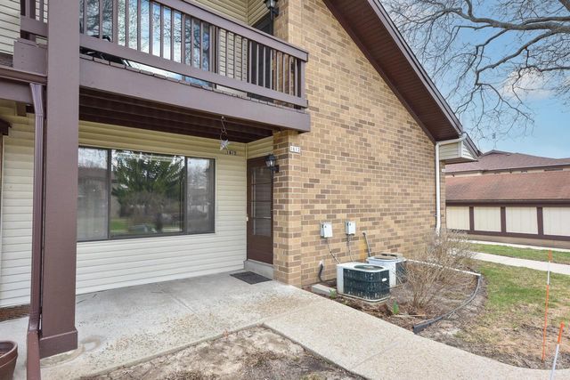 1612 Coachlight DRIVE, New Berlin, WI 53151
