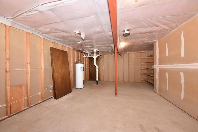 1612 Coachlight DRIVE, New Berlin, WI 53151