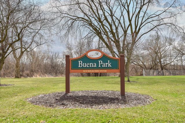 1612 Coachlight DRIVE, New Berlin, WI 53151