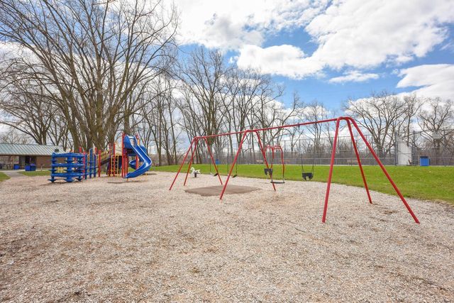 1612 Coachlight DRIVE, New Berlin, WI 53151