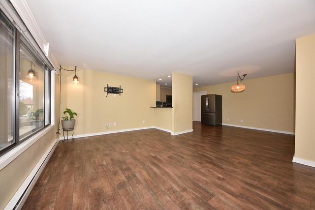 1612 Coachlight DRIVE, New Berlin, WI 53151
