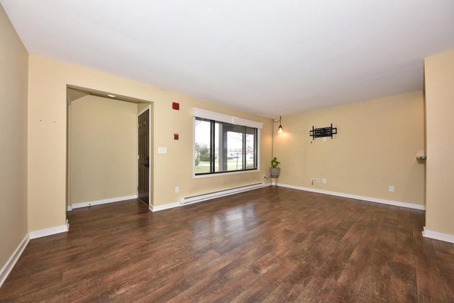 1612 Coachlight DRIVE, New Berlin, WI 53151