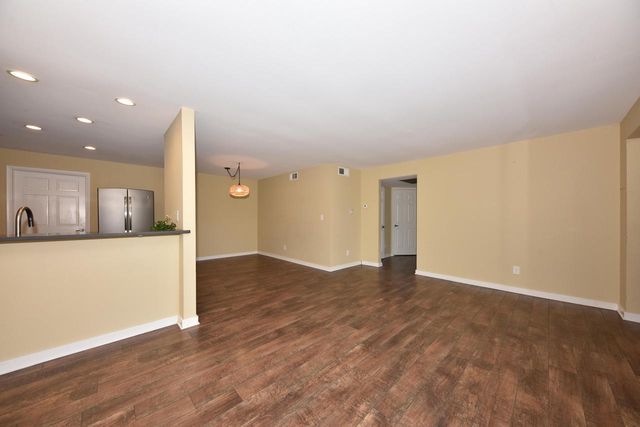 1612 Coachlight DRIVE, New Berlin, WI 53151