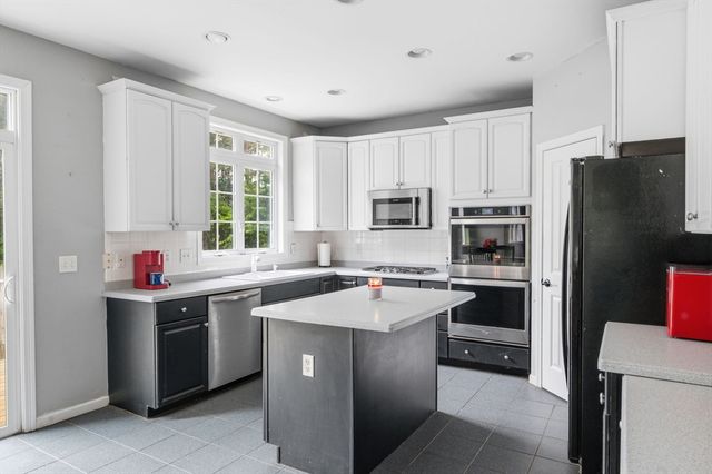 460 Raymond Rd, Plymouth, MA 02360