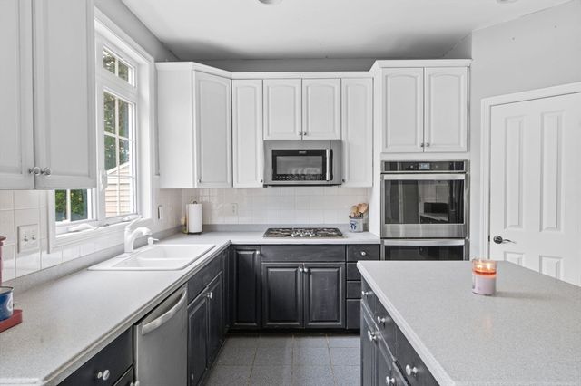 460 Raymond Rd, Plymouth, MA 02360