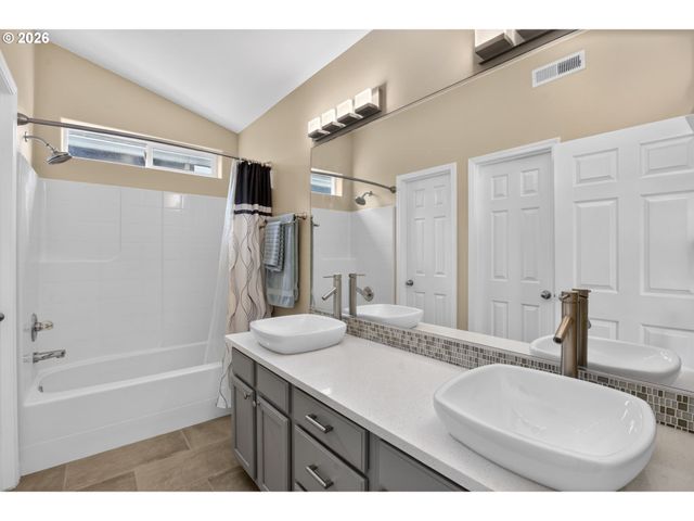 17625 Sw DODSON Dr, Sherwood, OR 97140