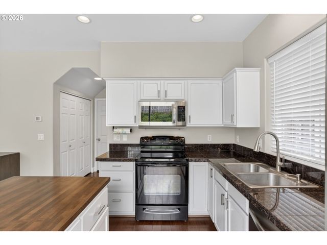 17625 Sw DODSON Dr, Sherwood, OR 97140