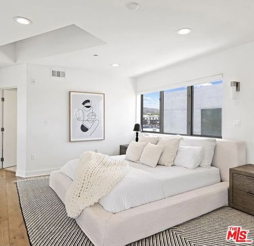 616 N Croft Avenue 8, West Hollywood, CA 90048