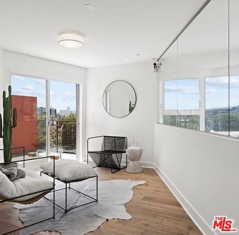 616 N Croft Avenue 8, West Hollywood, CA 90048