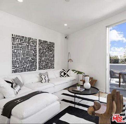 616 N Croft Avenue 8, West Hollywood, CA 90048