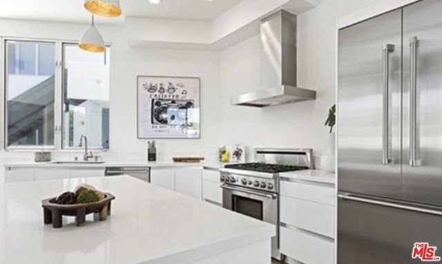 616 N Croft Avenue 8, West Hollywood, CA 90048