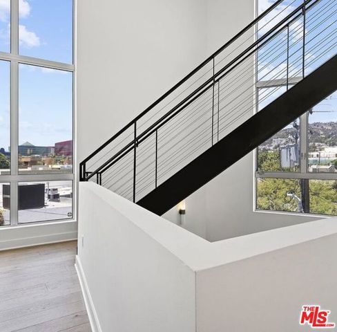 616 N Croft Avenue 8, West Hollywood, CA 90048