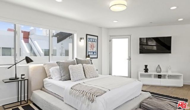 616 N Croft Avenue 8, West Hollywood, CA 90048