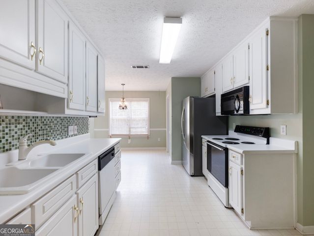4115 Janel Lane, Loganville, GA 30052