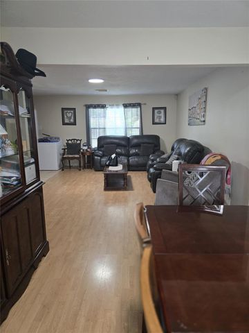 3006 Greenbriar Springs Drive, Houston, TX 77073