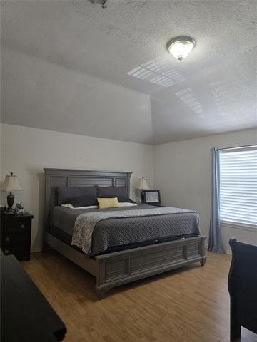 3006 Greenbriar Springs Drive, Houston, TX 77073