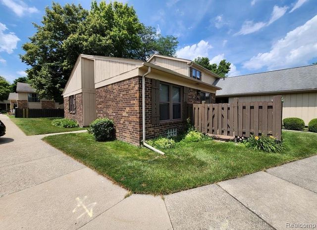 31573 GREEN MEADOW Lane, Warren, MI 48093