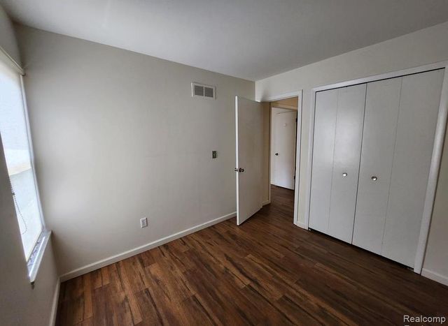 31573 GREEN MEADOW Lane, Warren, MI 48093