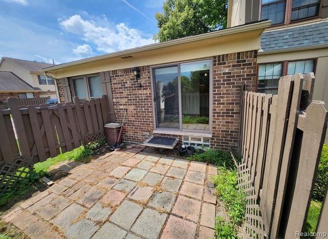 31573 GREEN MEADOW Lane, Warren, MI 48093