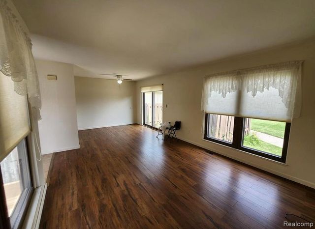 31573 GREEN MEADOW Lane, Warren, MI 48093