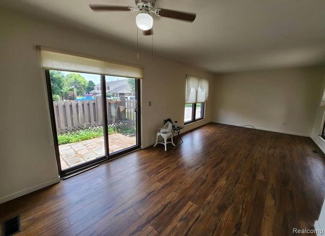 31573 GREEN MEADOW Lane, Warren, MI 48093