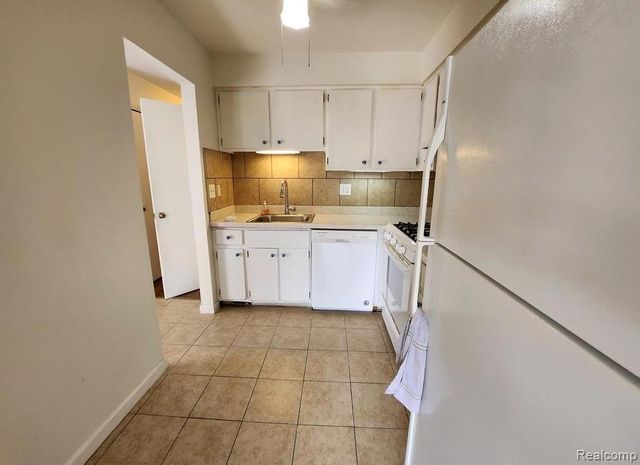 31573 GREEN MEADOW Lane, Warren, MI 48093