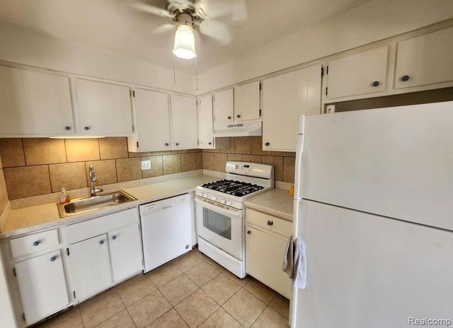 31573 GREEN MEADOW Lane, Warren, MI 48093