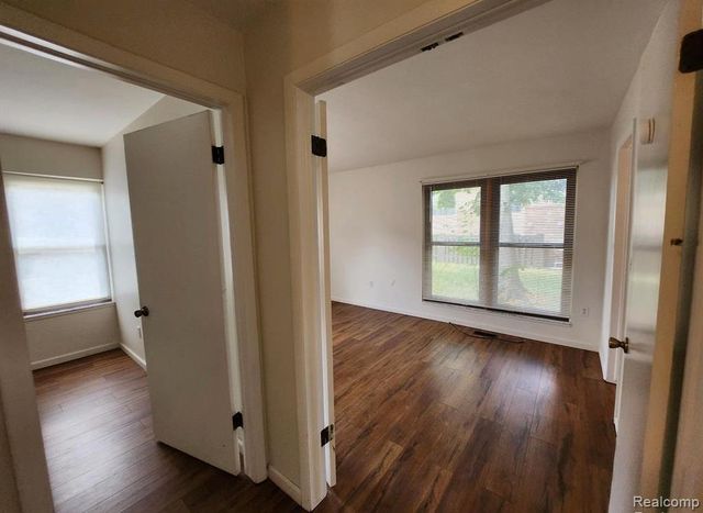 31573 GREEN MEADOW Lane, Warren, MI 48093