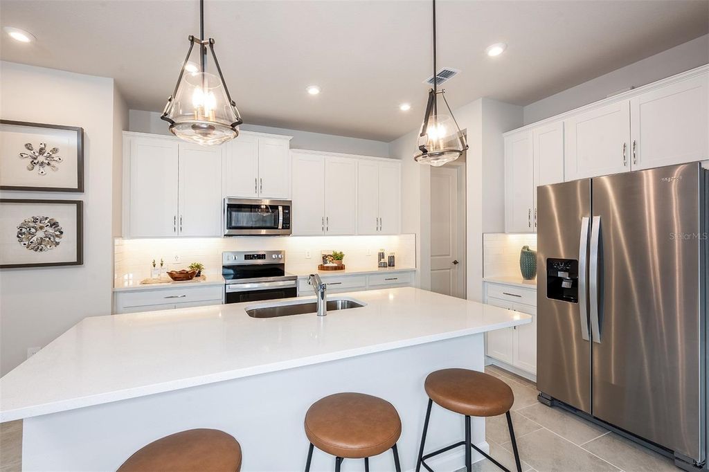 Image 4 of property listing at 5647 SKYLIGHT WAY, Palmetto, FL 34221