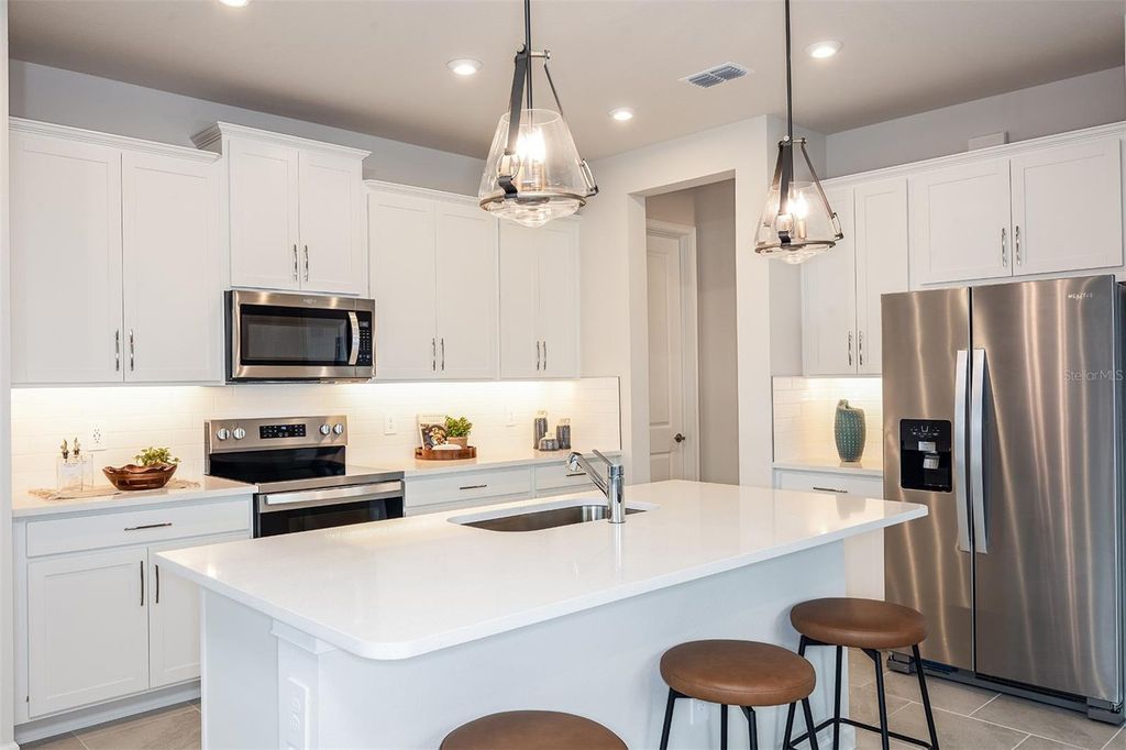 Image 6 of property listing at 5647 SKYLIGHT WAY, Palmetto, FL 34221