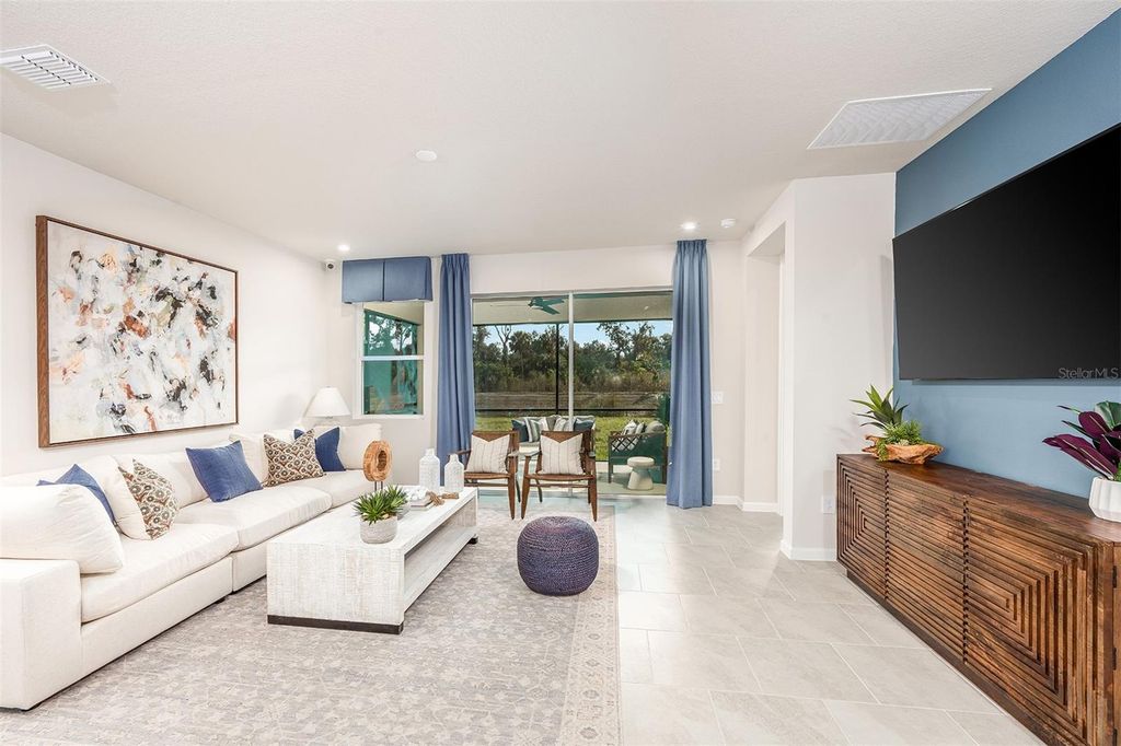 Image 10 of property listing at 5647 SKYLIGHT WAY, Palmetto, FL 34221