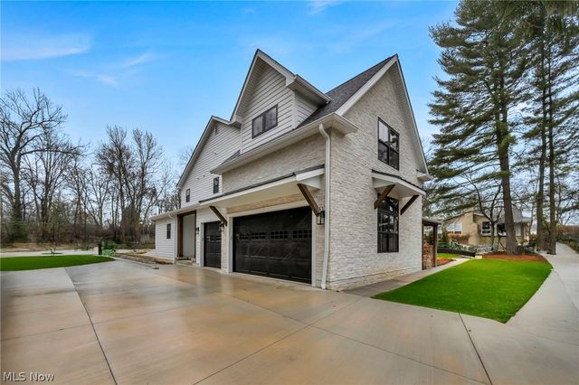 690 Club Drive W, Aurora, OH 44202