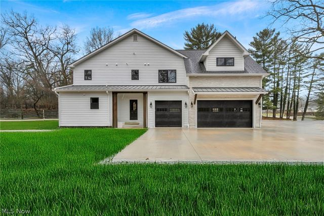 690 Club Drive W, Aurora, OH 44202