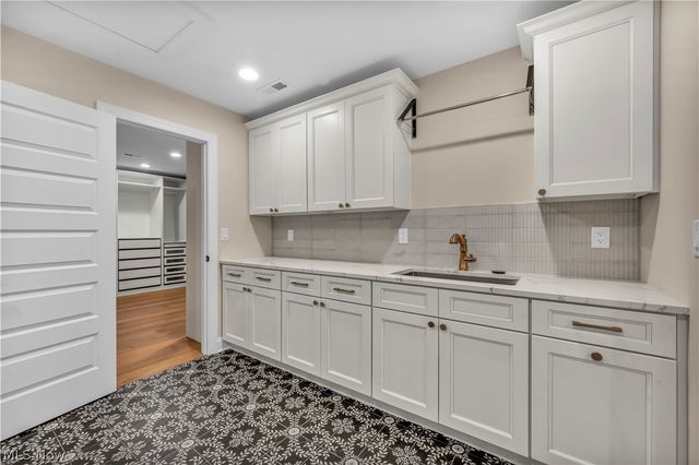 690 Club Drive W, Aurora, OH 44202