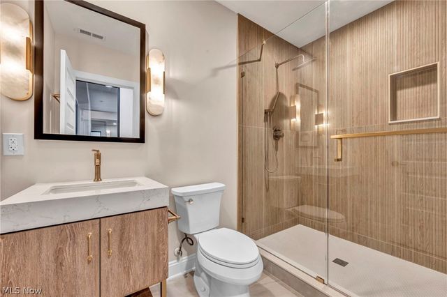 690 Club Drive W, Aurora, OH 44202